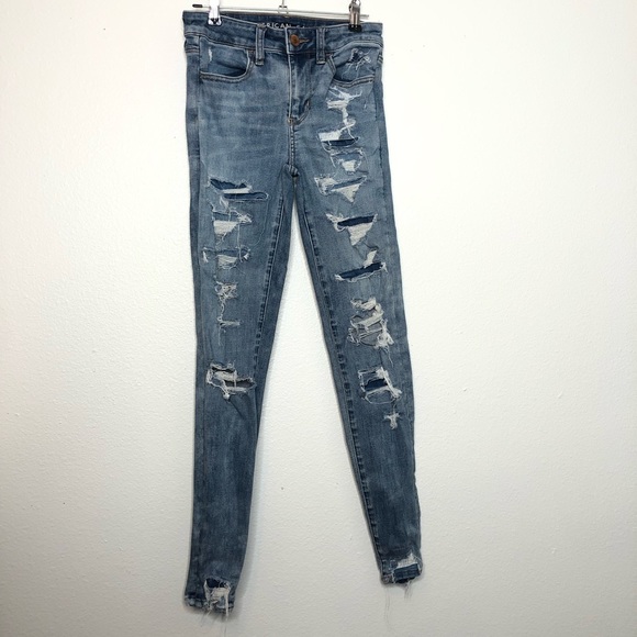 American Eagle Outfitters Hi-Rise Jegging heavily distressed medium light wash